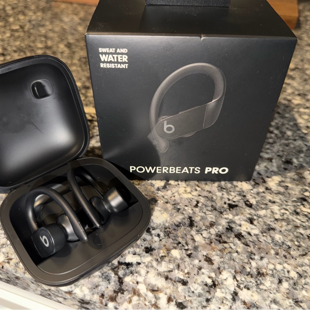 Beats by Dre Powerbeats Pro Black Earbud Headphones (new, works perfectly)